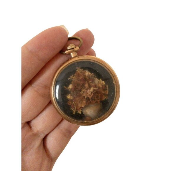Vintage Gold Upcycled Pocket Watch Necklace With Dried Flower Pendant - Picture 4 of 5